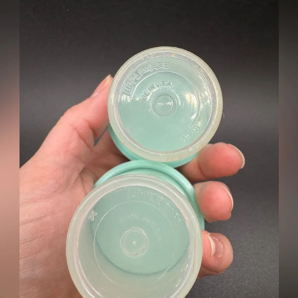 6  Vintage Small Containers With Lids 2 Generic and 4 Tupperware